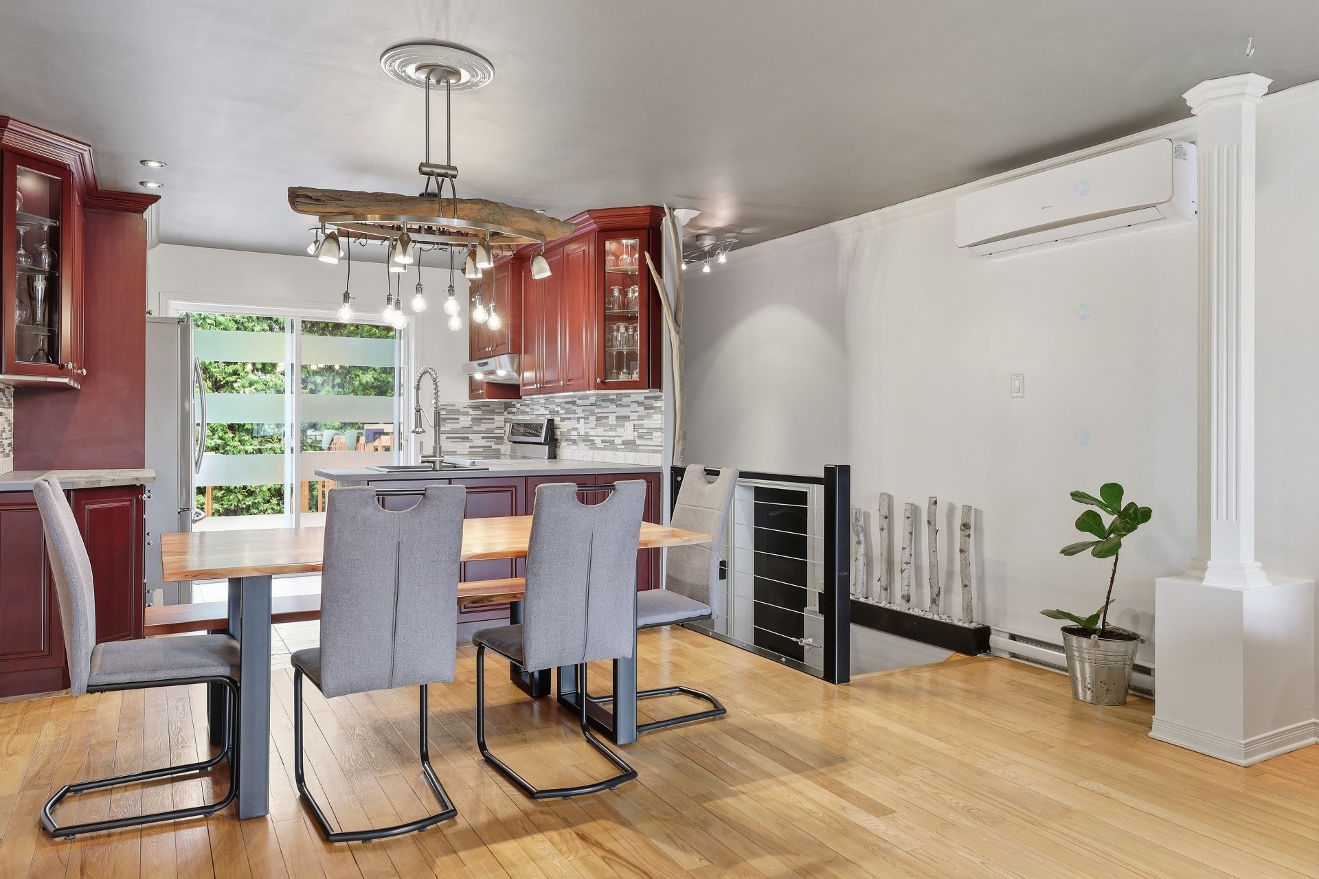 









633


Rue du Mimosa

,
Saint-Amable,




QC
J0L1N0

