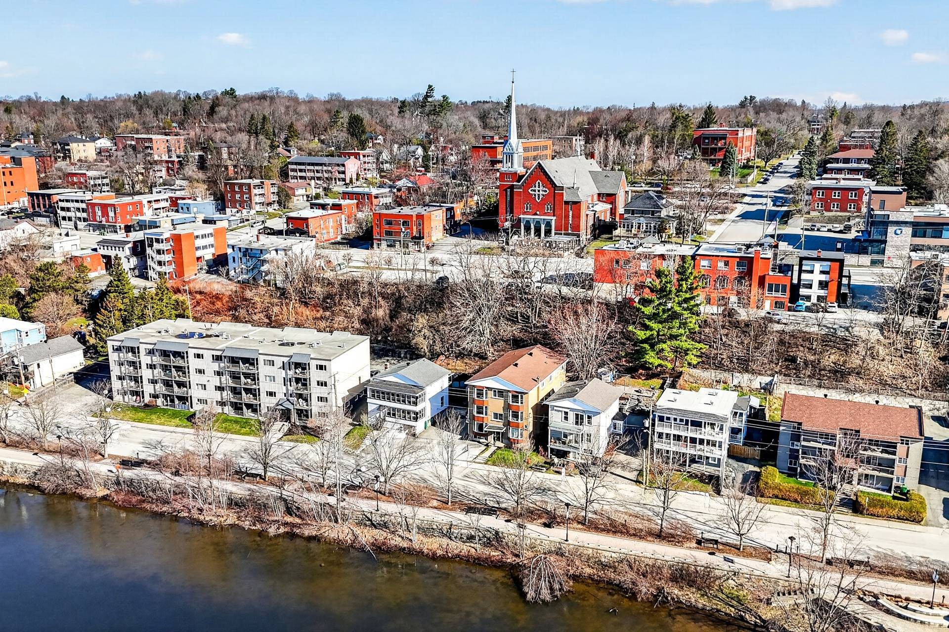 









1151


Rue de l'Esplanade

,
Sherbrooke (Les Nations),




QC
J1H1S9

