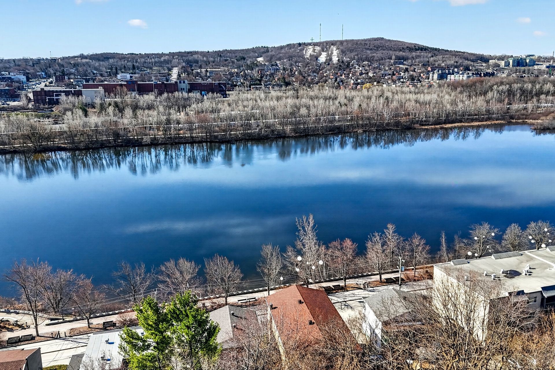 









1151


Rue de l'Esplanade

,
Sherbrooke (Les Nations),




QC
J1H1S9

