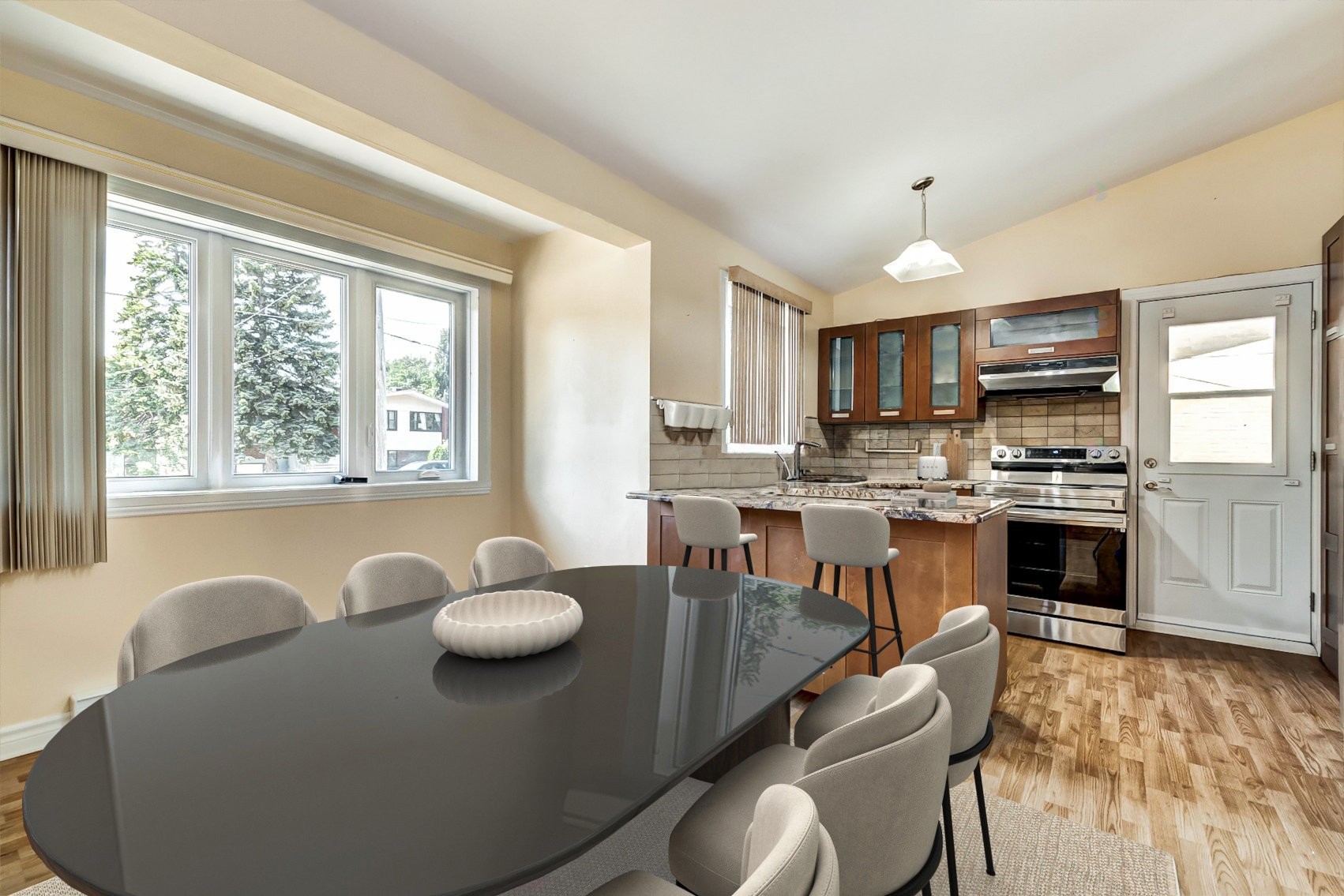 









75


17e Avenue

,
Montréal (Pierrefonds-Roxboro),




QC
H8Y3A5


