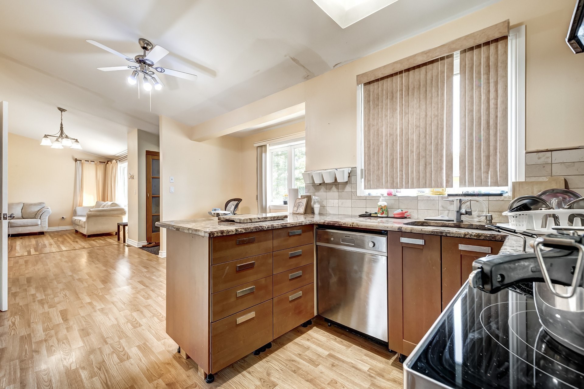 









75


17e Avenue

,
Montréal (Pierrefonds-Roxboro),




QC
H8Y3A5

