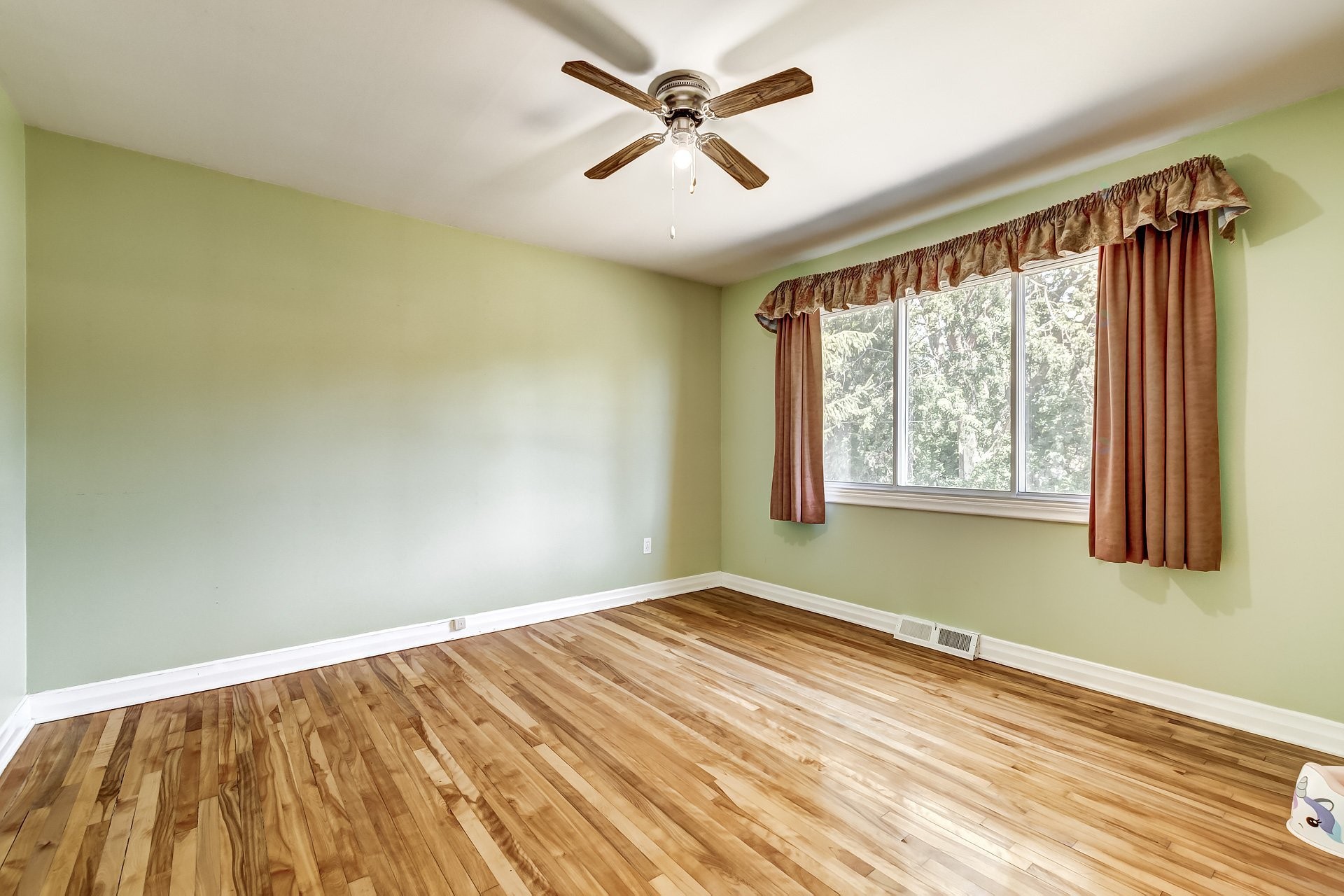









75


17e Avenue

,
Montréal (Pierrefonds-Roxboro),




QC
H8Y3A5

