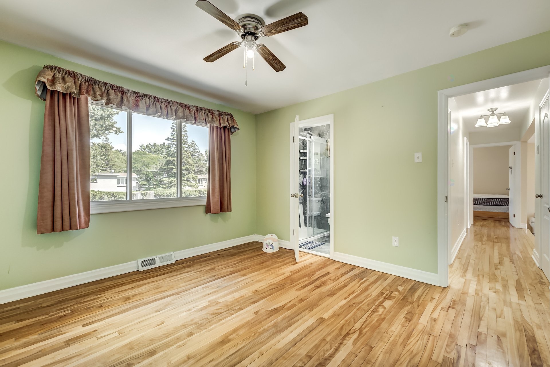 









75


17e Avenue

,
Montréal (Pierrefonds-Roxboro),




QC
H8Y3A5

