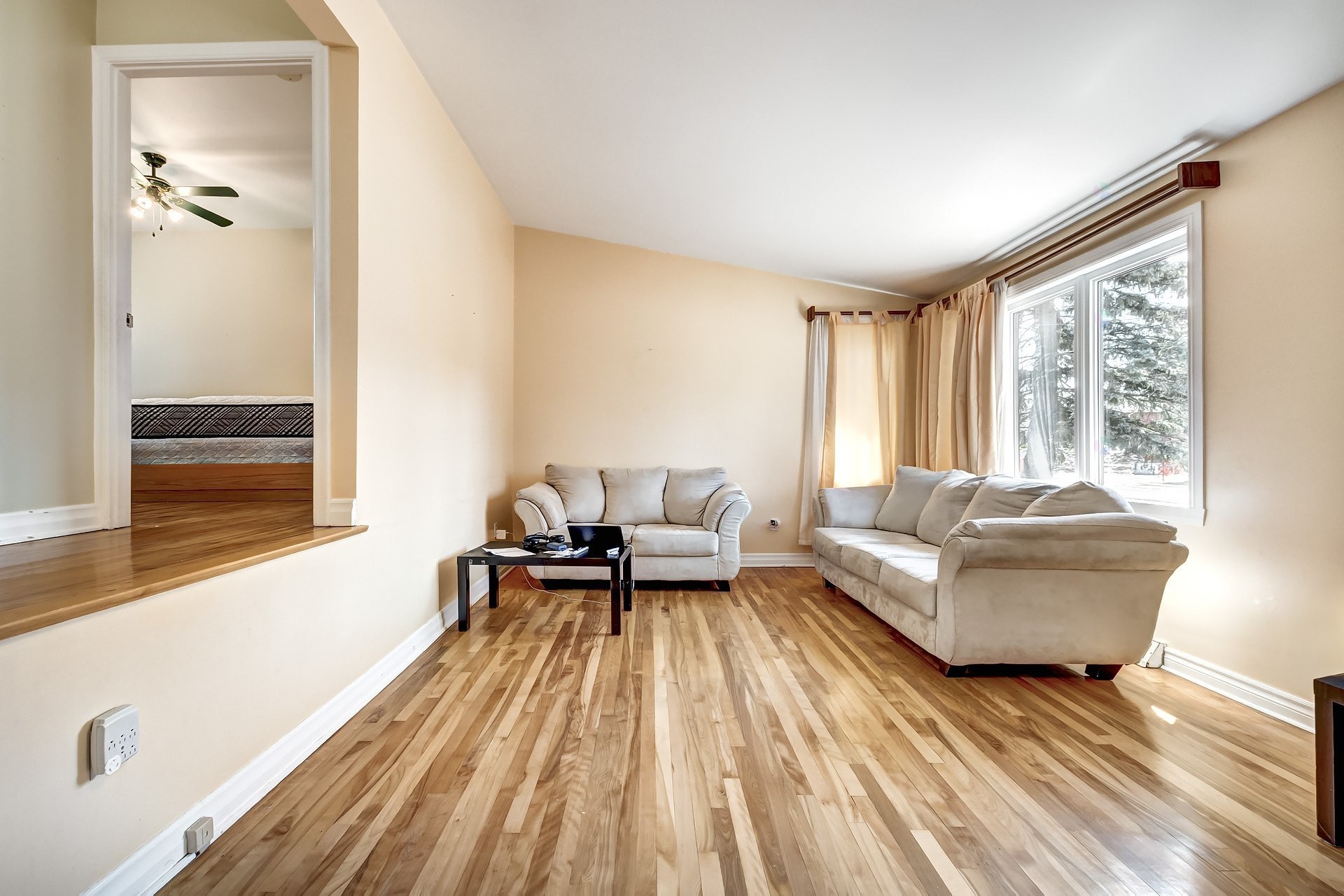 









75


17e Avenue

,
Montréal (Pierrefonds-Roxboro),




QC
H8Y3A5

