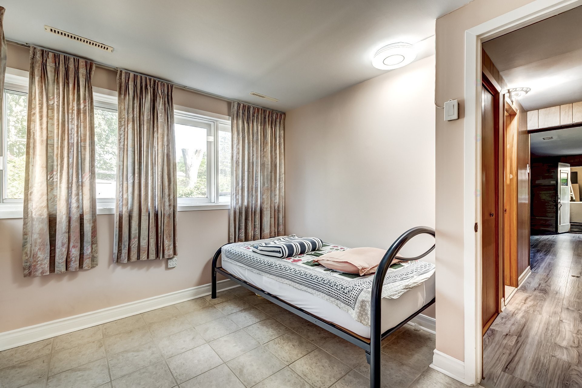 









75


17e Avenue

,
Montréal (Pierrefonds-Roxboro),




QC
H8Y3A5

