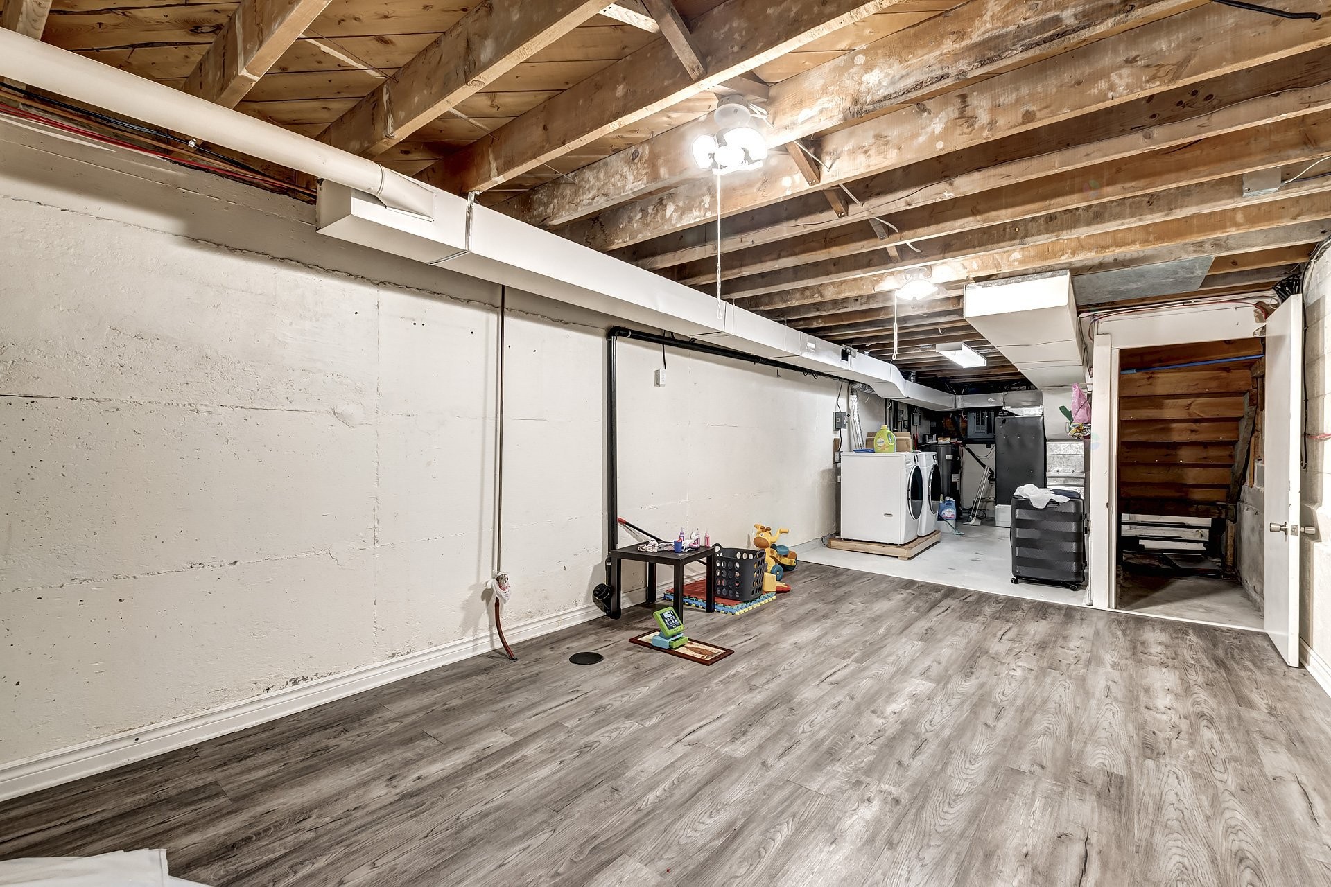 









75


17e Avenue

,
Montréal (Pierrefonds-Roxboro),




QC
H8Y3A5

