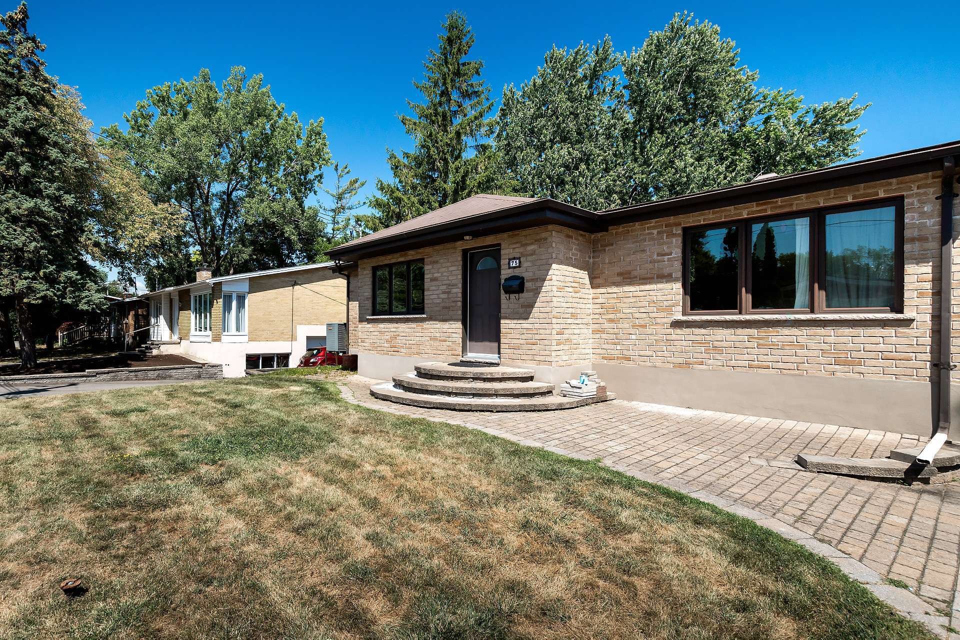 









75


17e Avenue

,
Montréal (Pierrefonds-Roxboro),




QC
H8Y3A5


