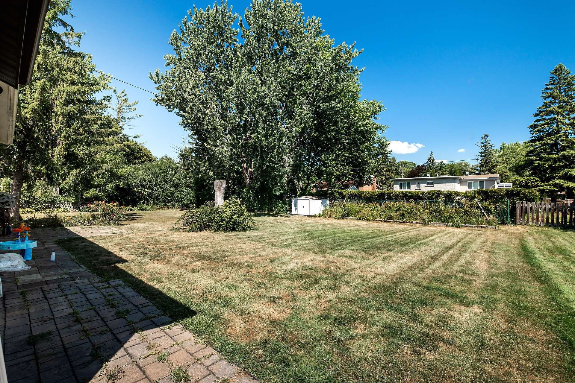 









75


17e Avenue

,
Montréal (Pierrefonds-Roxboro),




QC
H8Y3A5


