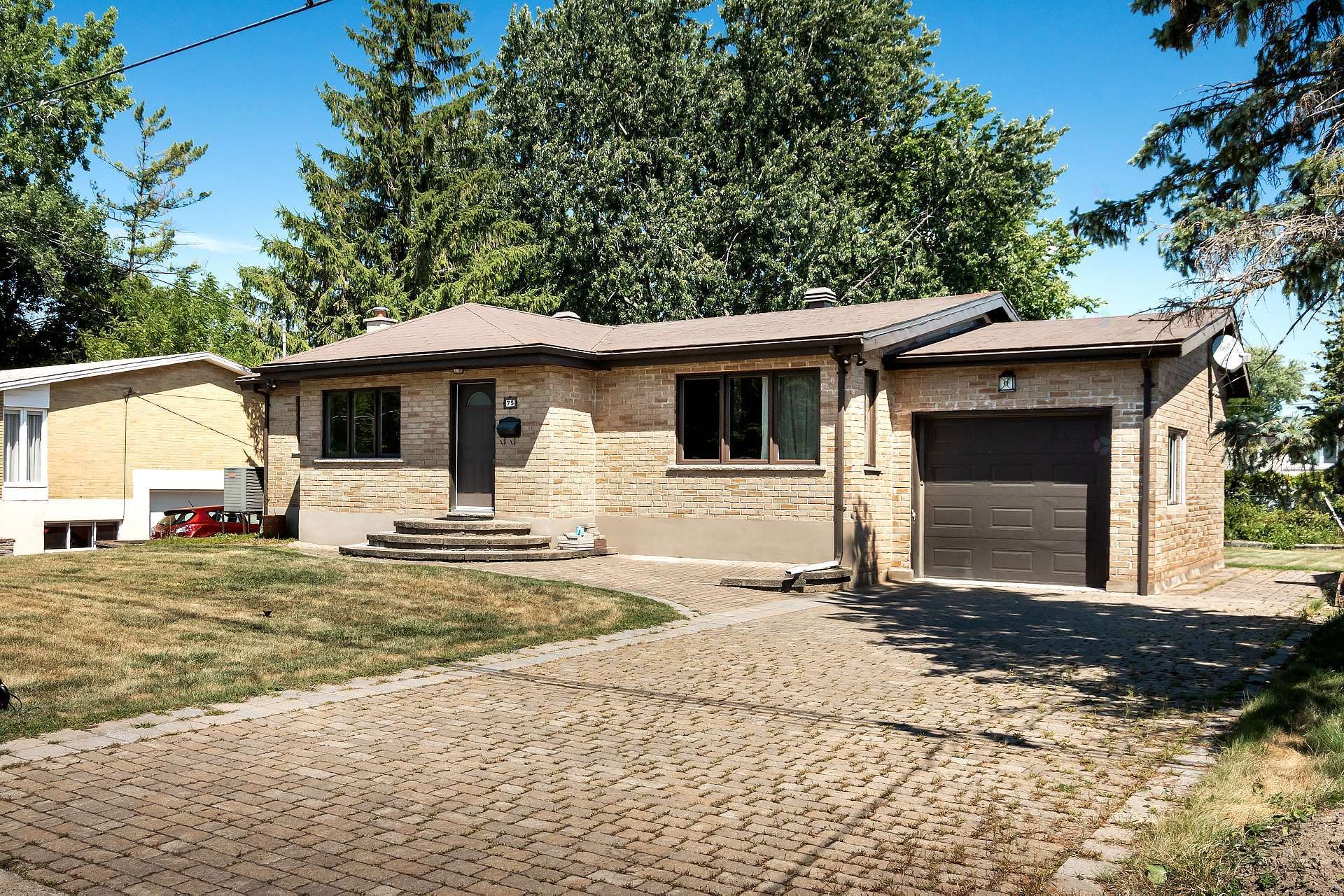 









75


17e Avenue

,
Montréal (Pierrefonds-Roxboro),




QC
H8Y3A5

