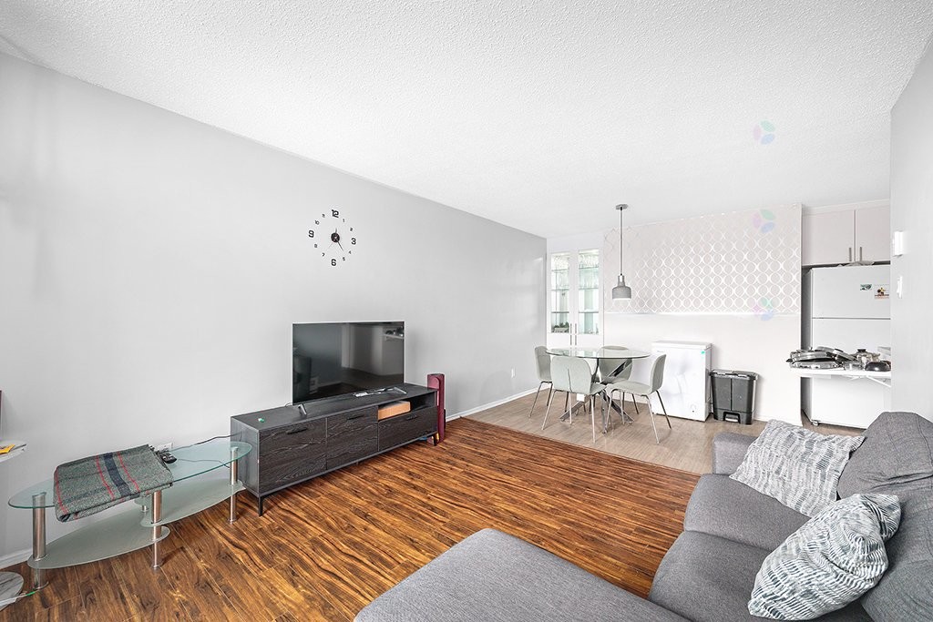 









23


Rue de la Soeur-Jeanne-Marie-Chavoin

, 413,
Gatineau (Hull),




QC
J8Z1V9

