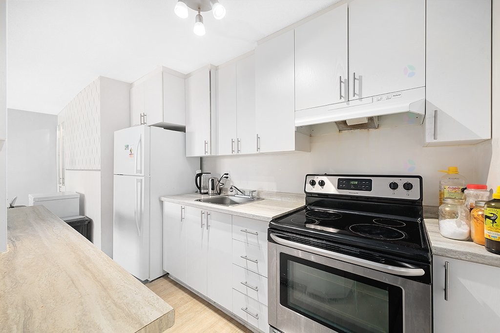









23


Rue de la Soeur-Jeanne-Marie-Chavoin

, 413,
Gatineau (Hull),




QC
J8Z1V9

