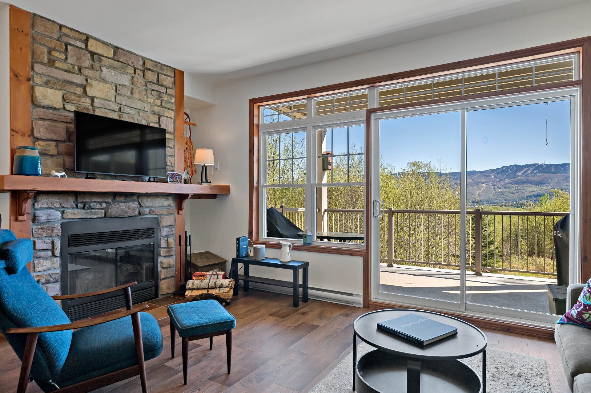 









225


Rue du Mont-Plaisant

, 4,
Mont-Tremblant,




QC
J8E1L2

