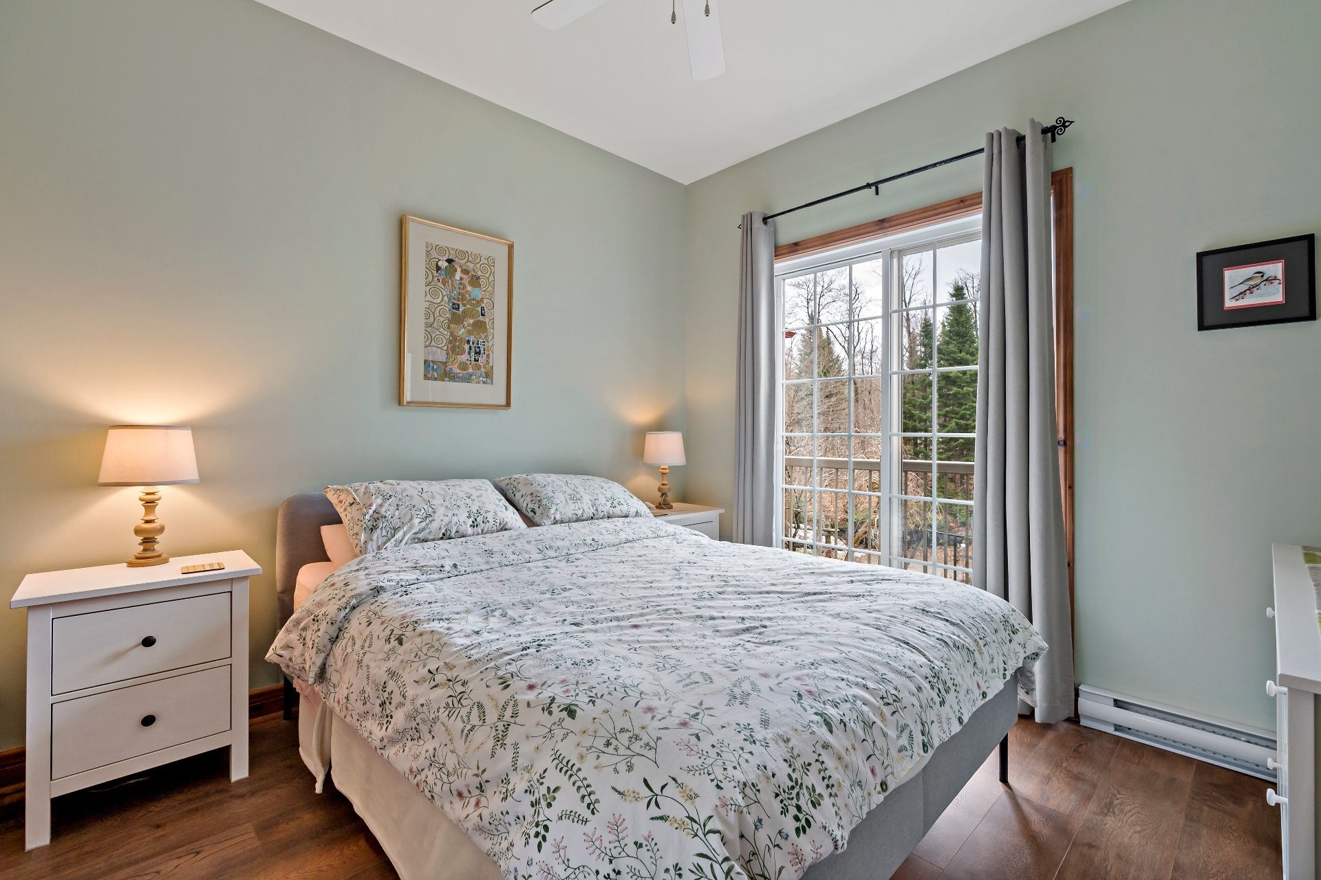 









225


Rue du Mont-Plaisant

, 4,
Mont-Tremblant,




QC
J8E1L2

