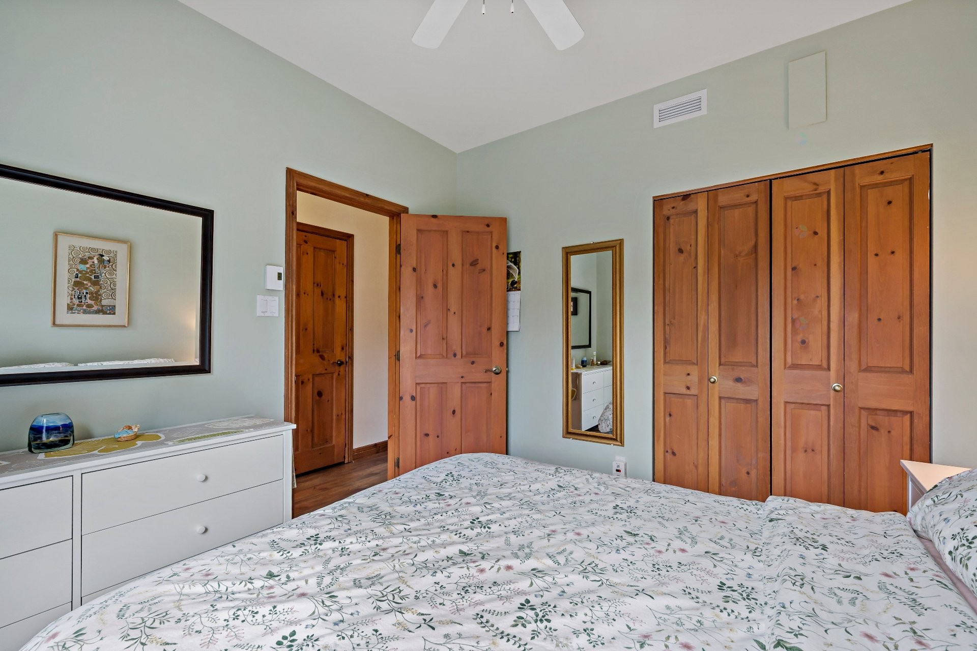









225


Rue du Mont-Plaisant

, 4,
Mont-Tremblant,




QC
J8E1L2

