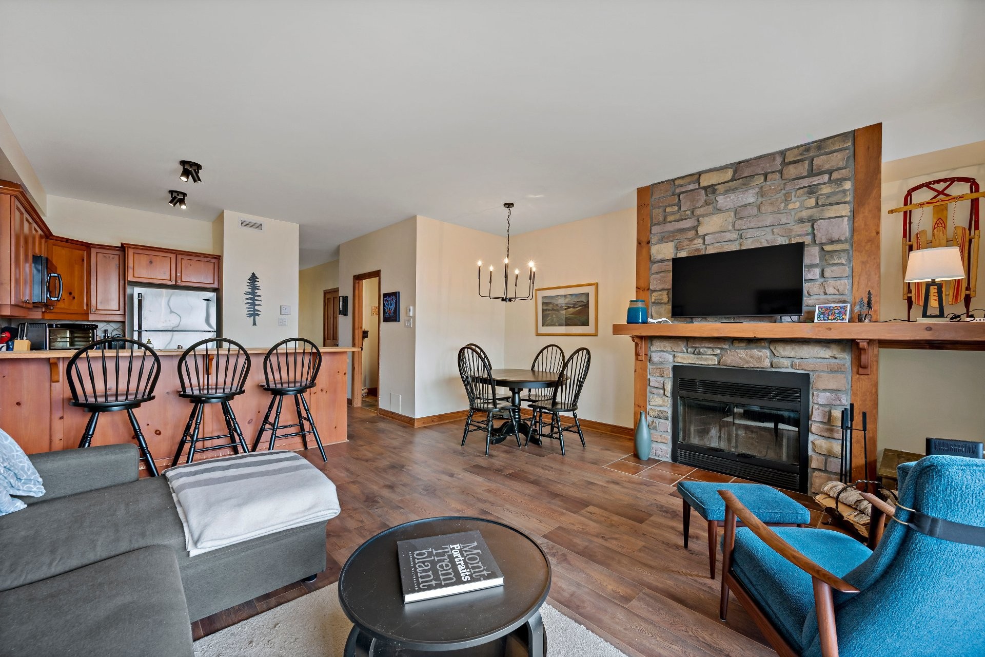 









225


Rue du Mont-Plaisant

, 4,
Mont-Tremblant,




QC
J8E1L2

