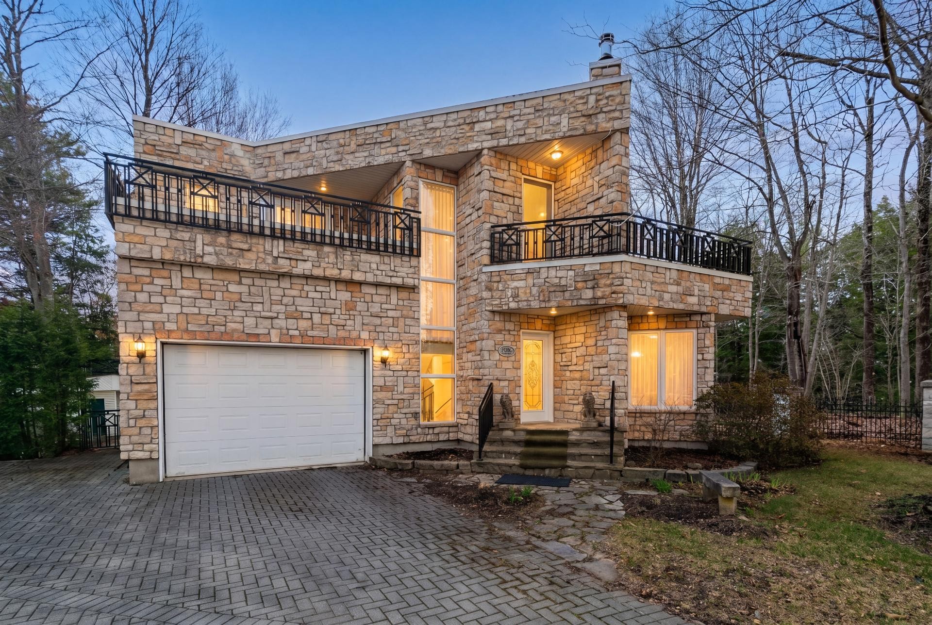 









276


Rue des Eaux-Vives

,
Saint-Jérôme,




QC
J7Y4N9

