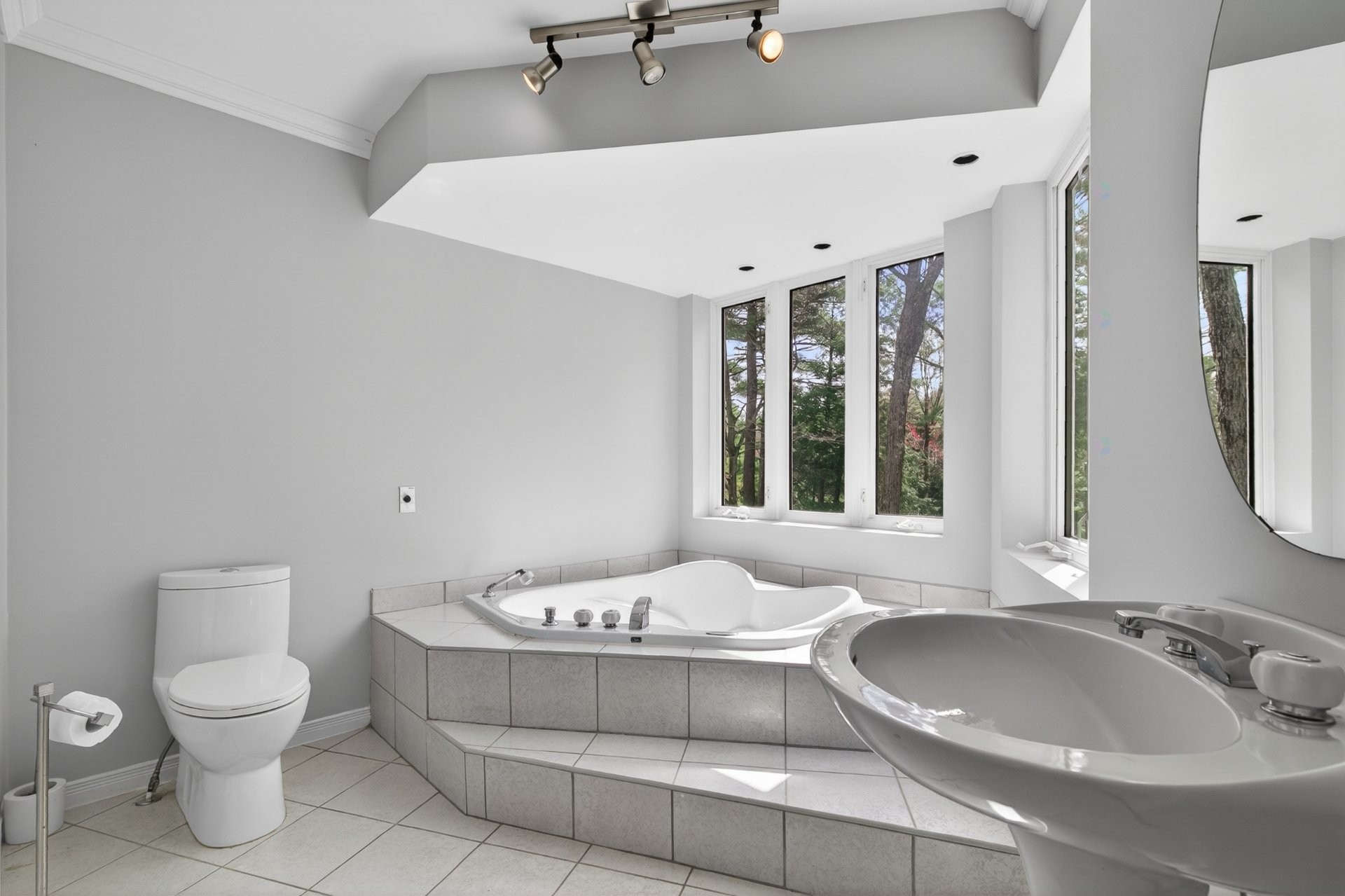









276


Rue des Eaux-Vives

,
Saint-Jérôme,




QC
J7Y4N9

