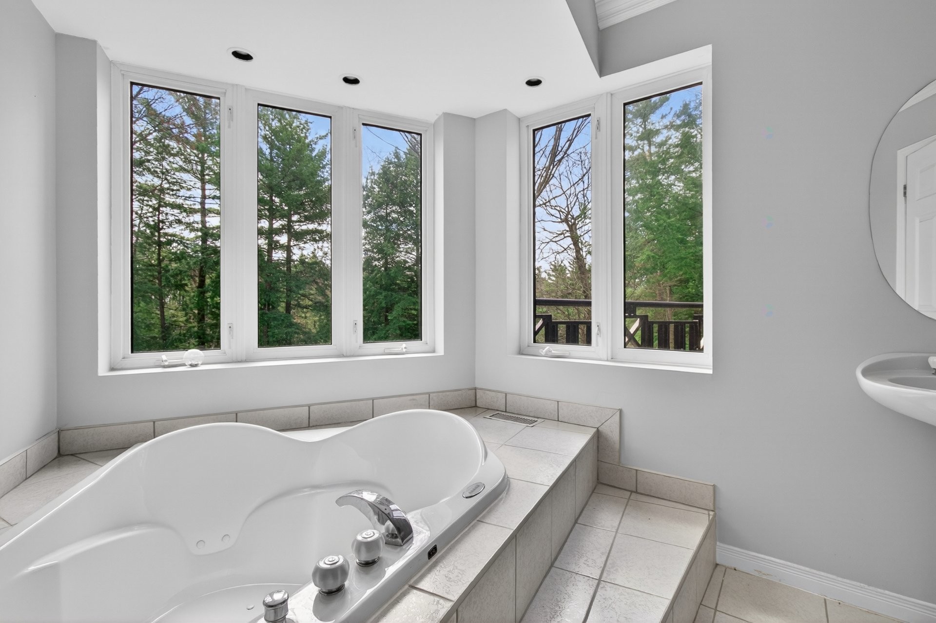 









276


Rue des Eaux-Vives

,
Saint-Jérôme,




QC
J7Y4N9

