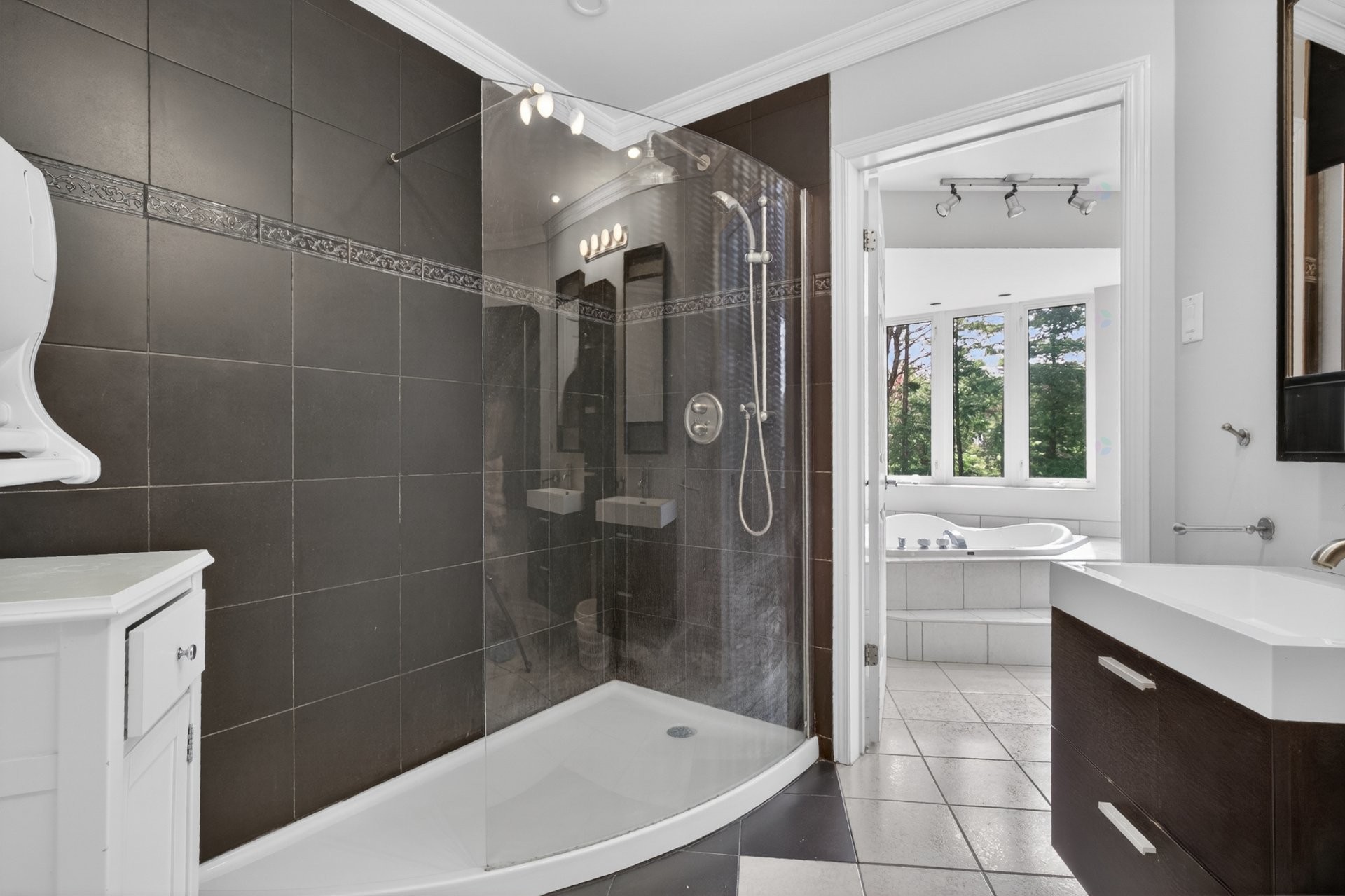 









276


Rue des Eaux-Vives

,
Saint-Jérôme,




QC
J7Y4N9

