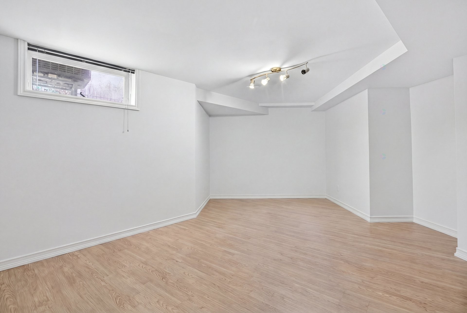 









276


Rue des Eaux-Vives

,
Saint-Jérôme,




QC
J7Y4N9

