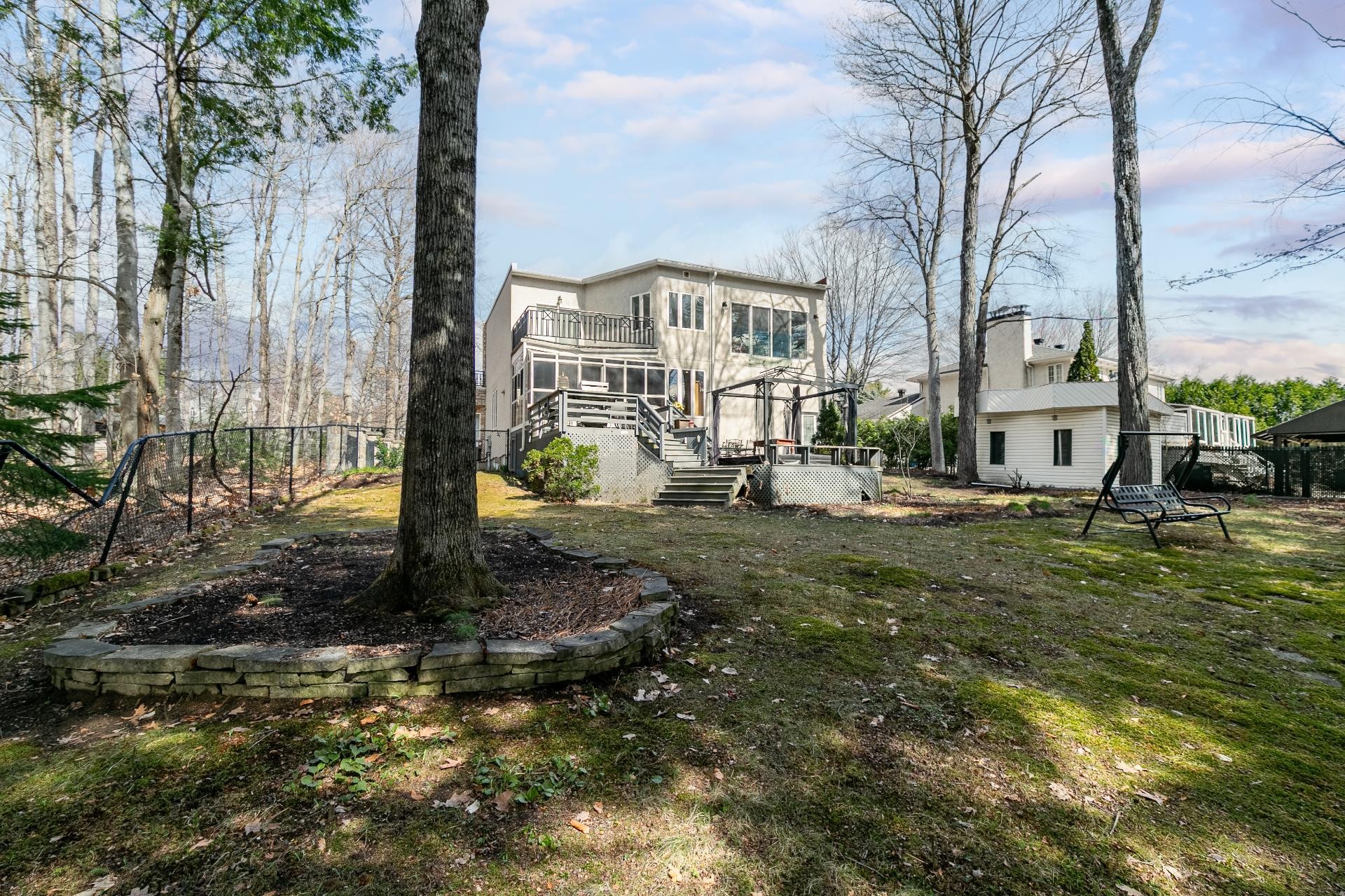 









276


Rue des Eaux-Vives

,
Saint-Jérôme,




QC
J7Y4N9


