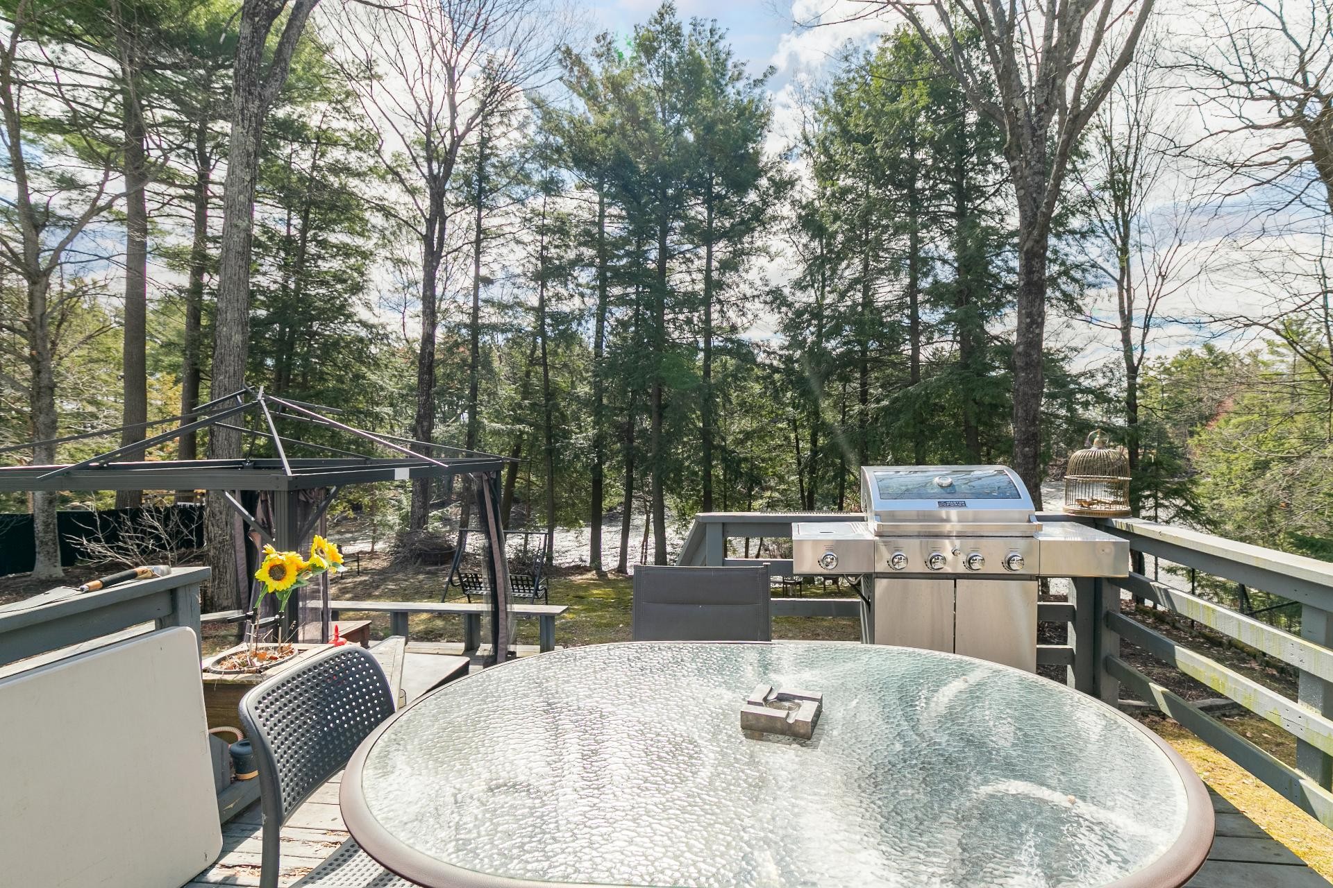 









276


Rue des Eaux-Vives

,
Saint-Jérôme,




QC
J7Y4N9

