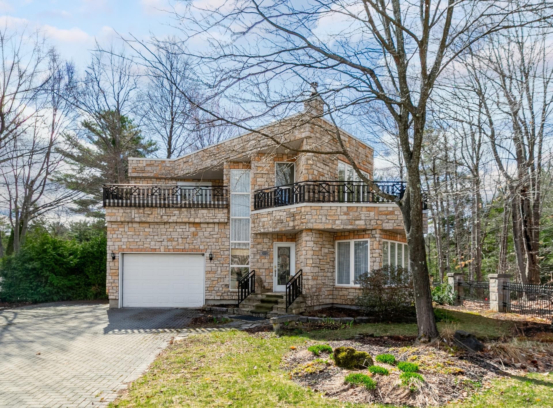 









276


Rue des Eaux-Vives

,
Saint-Jérôme,




QC
J7Y4N9

