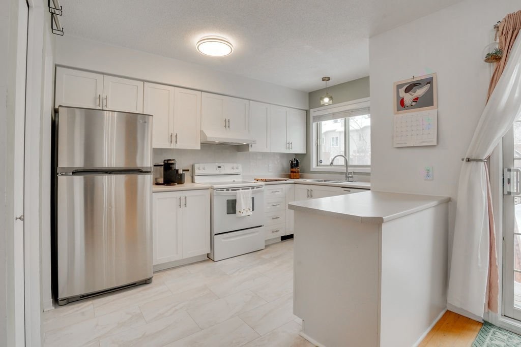 









209


Rue Madaire

,
Gatineau (Aylmer),




QC
J9H1R1

