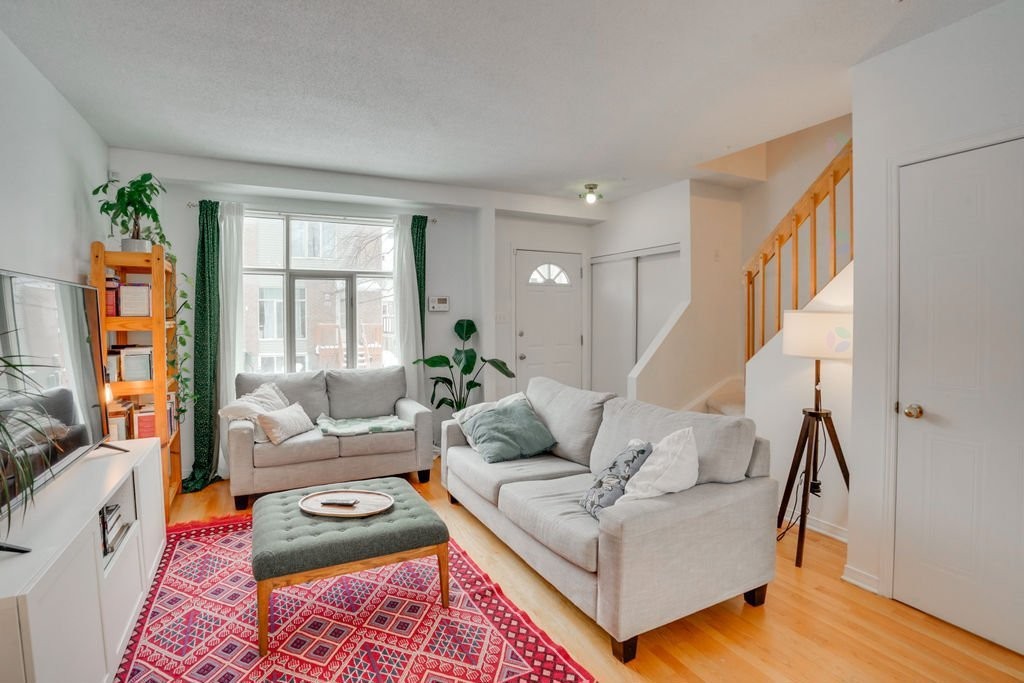 









209


Rue Madaire

,
Gatineau (Aylmer),




QC
J9H1R1


