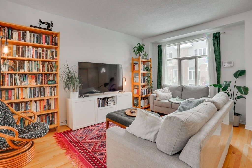 









209


Rue Madaire

,
Gatineau (Aylmer),




QC
J9H1R1

