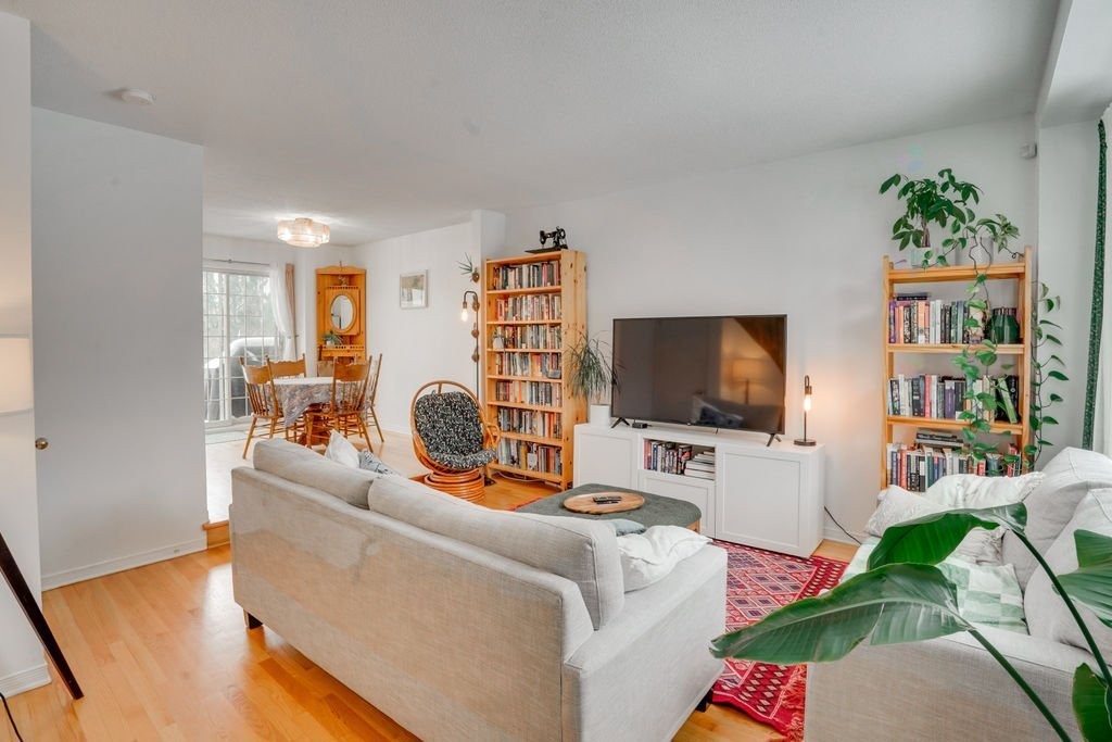 









209


Rue Madaire

,
Gatineau (Aylmer),




QC
J9H1R1

