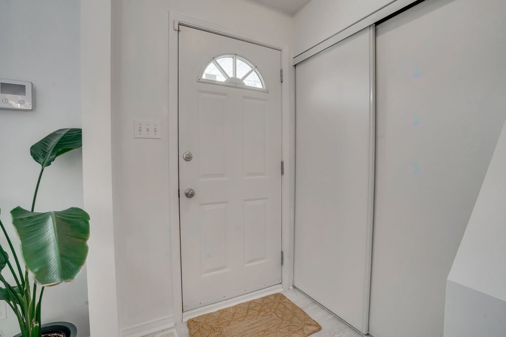 









209


Rue Madaire

,
Gatineau (Aylmer),




QC
J9H1R1

