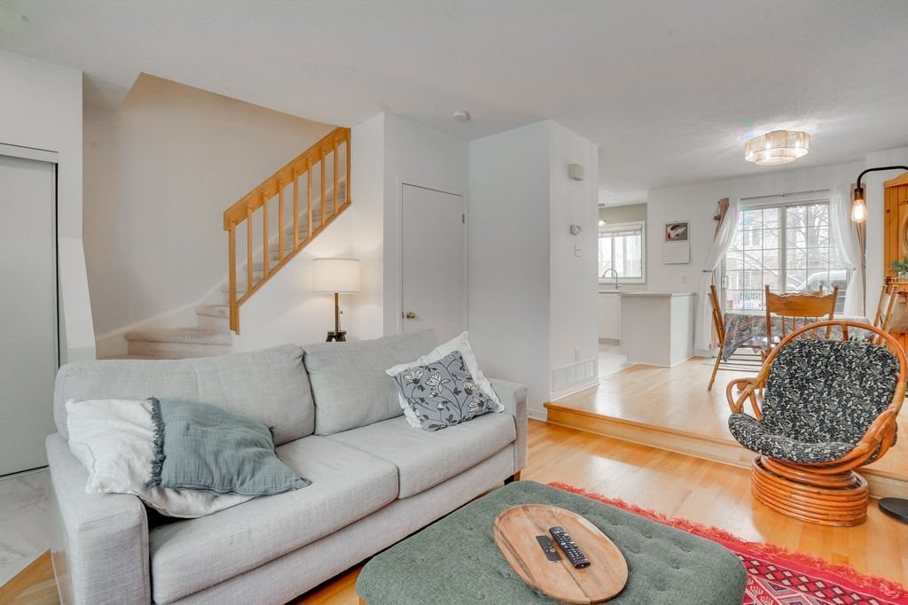 









209


Rue Madaire

,
Gatineau (Aylmer),




QC
J9H1R1

