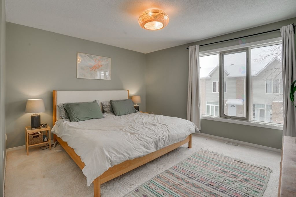 









209


Rue Madaire

,
Gatineau (Aylmer),




QC
J9H1R1

