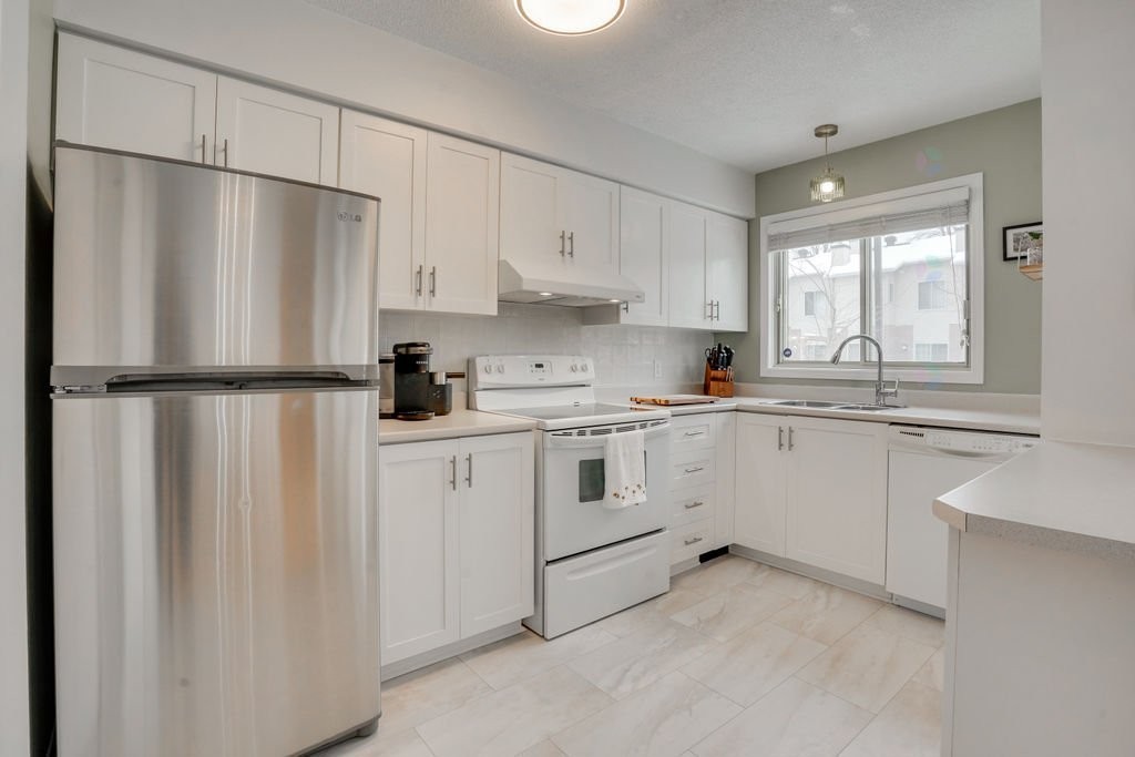 









209


Rue Madaire

,
Gatineau (Aylmer),




QC
J9H1R1

