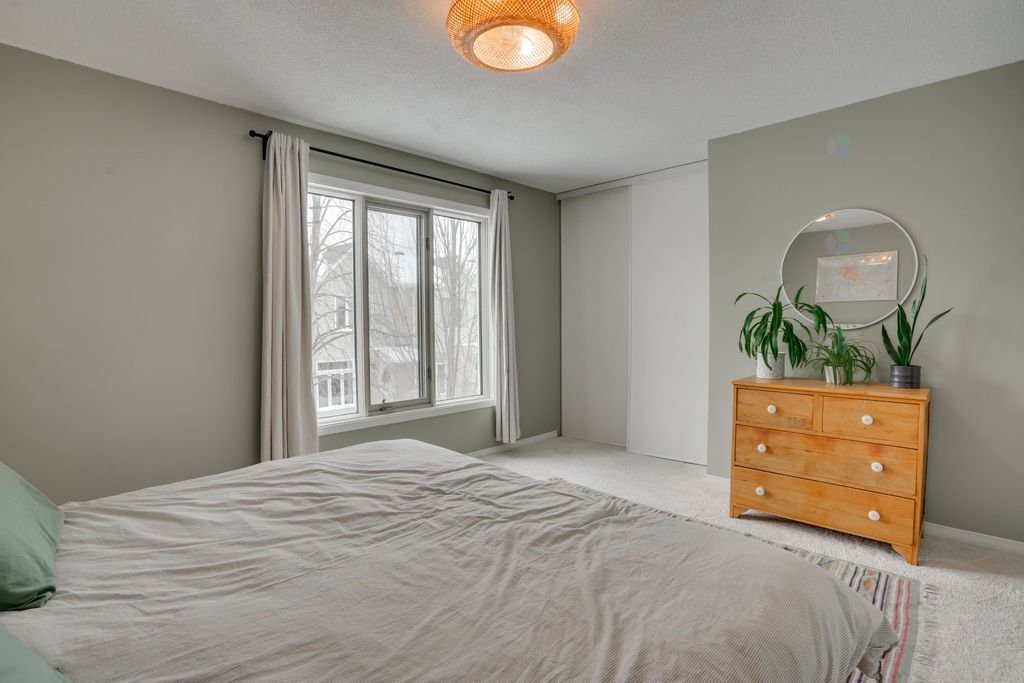 









209


Rue Madaire

,
Gatineau (Aylmer),




QC
J9H1R1

