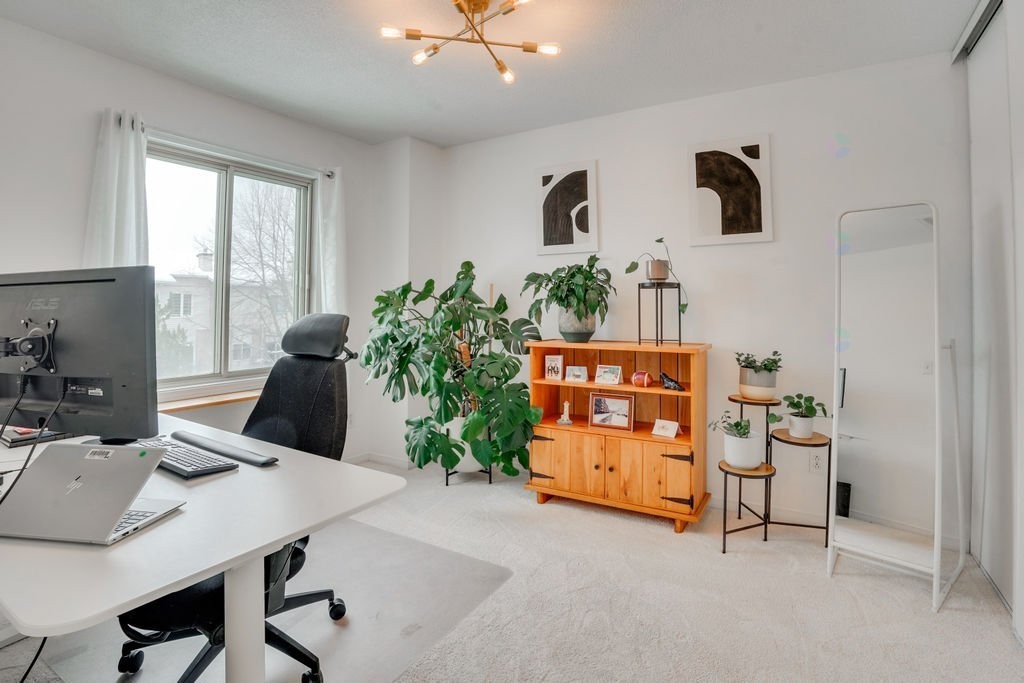 









209


Rue Madaire

,
Gatineau (Aylmer),




QC
J9H1R1

