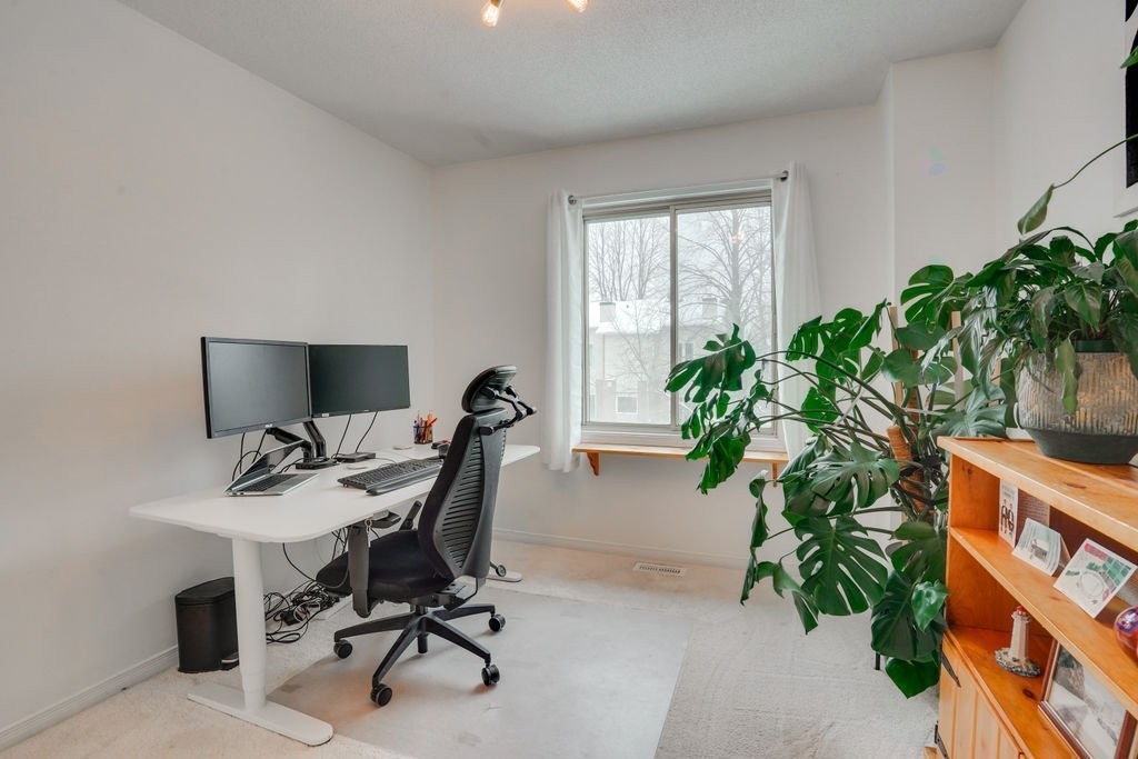 









209


Rue Madaire

,
Gatineau (Aylmer),




QC
J9H1R1

