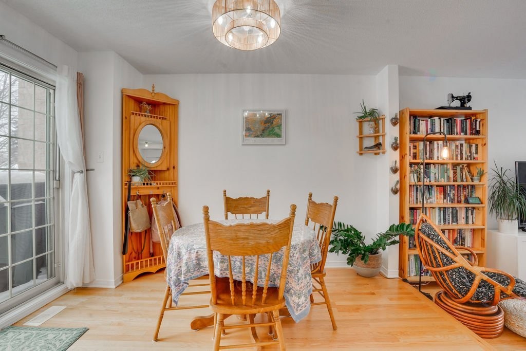 









209


Rue Madaire

,
Gatineau (Aylmer),




QC
J9H1R1

