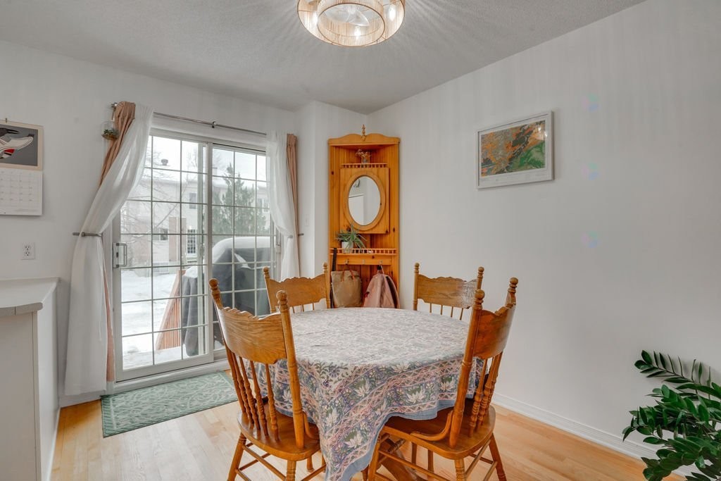 









209


Rue Madaire

,
Gatineau (Aylmer),




QC
J9H1R1

