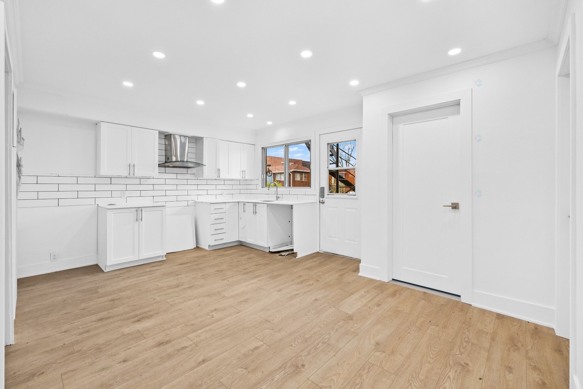 









19


Rue Jubinville

, A,
Laval (Pont-Viau),




QC
H7G3C8

