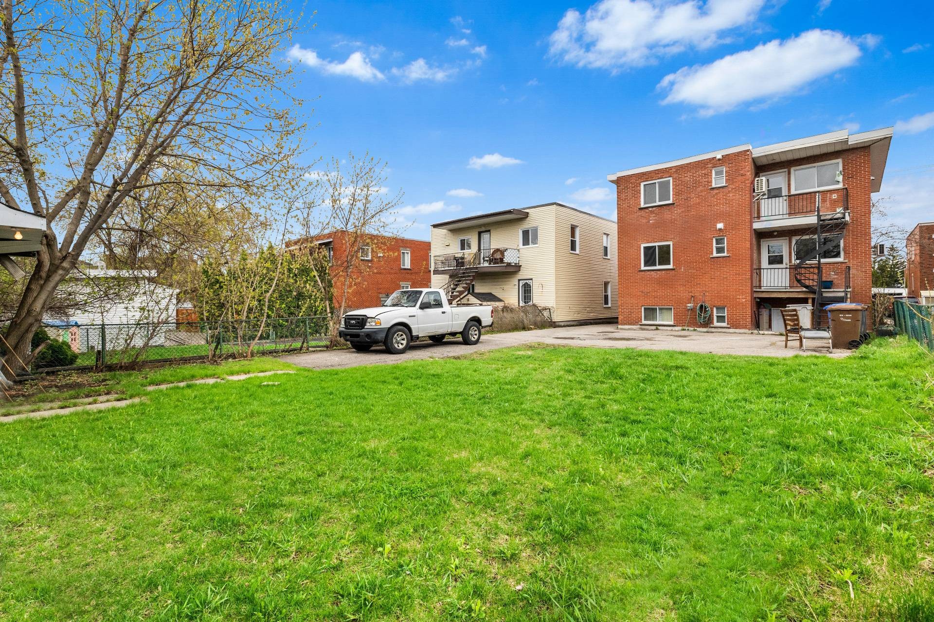 









19


Rue Jubinville

, A,
Laval (Pont-Viau),




QC
H7G3C8

