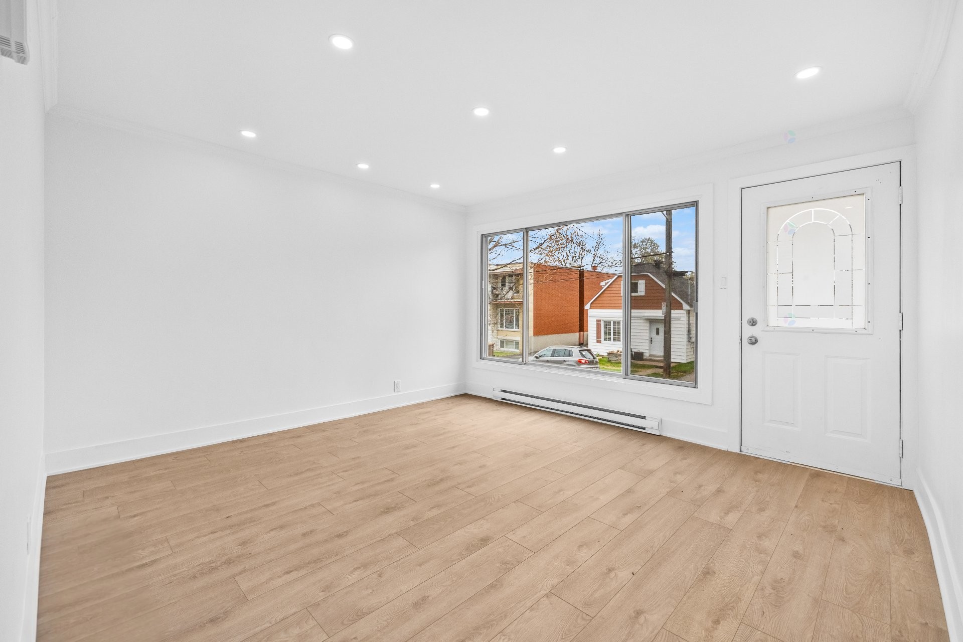 









19


Rue Jubinville

, A,
Laval (Pont-Viau),




QC
H7G3C8

