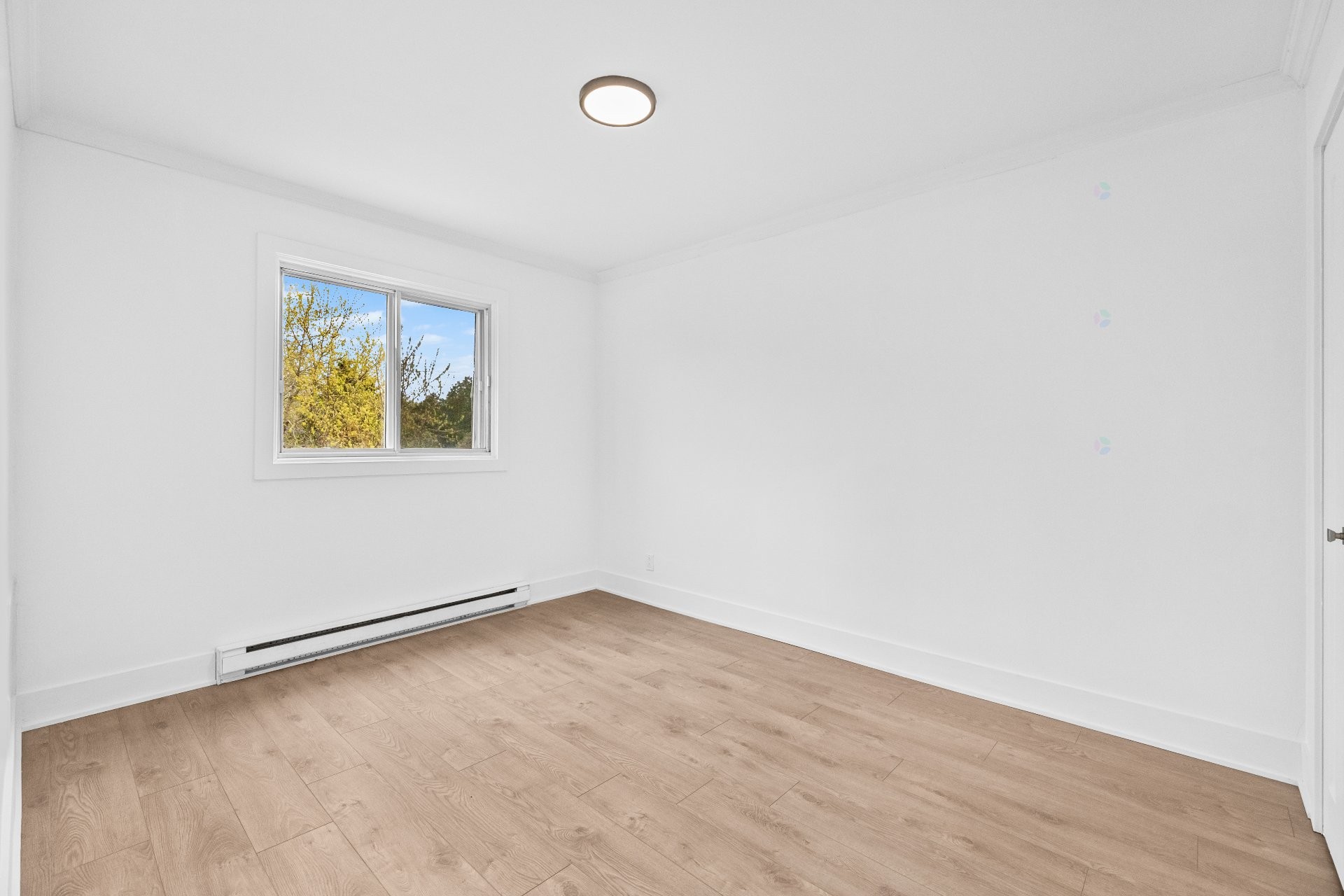 









19


Rue Jubinville

, A,
Laval (Pont-Viau),




QC
H7G3C8

