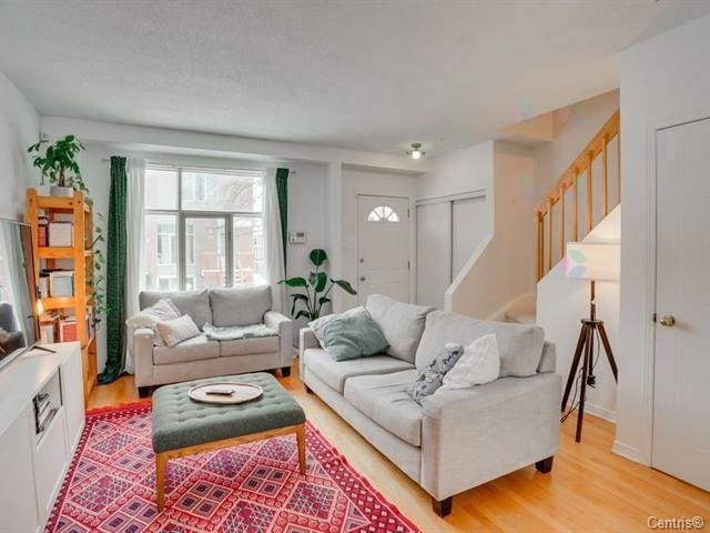 









209Z


Rue Madaire

,
Gatineau (Aylmer),




QC
J9H1R1

