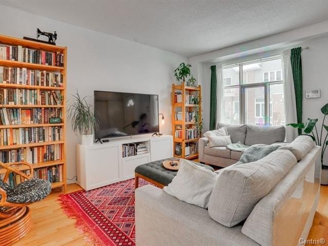 









209Z


Rue Madaire

,
Gatineau (Aylmer),




QC
J9H1R1

