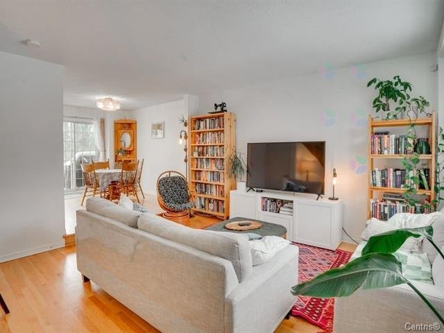 









209Z


Rue Madaire

,
Gatineau (Aylmer),




QC
J9H1R1

