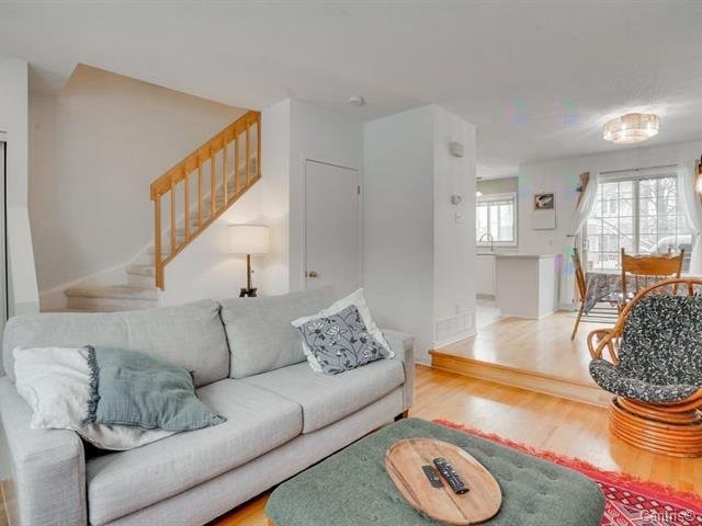 









209Z


Rue Madaire

,
Gatineau (Aylmer),




QC
J9H1R1

