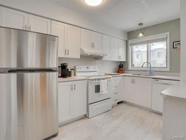 









209Z


Rue Madaire

,
Gatineau (Aylmer),




QC
J9H1R1

