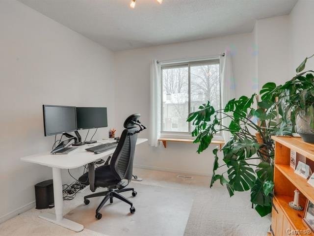 









209Z


Rue Madaire

,
Gatineau (Aylmer),




QC
J9H1R1

